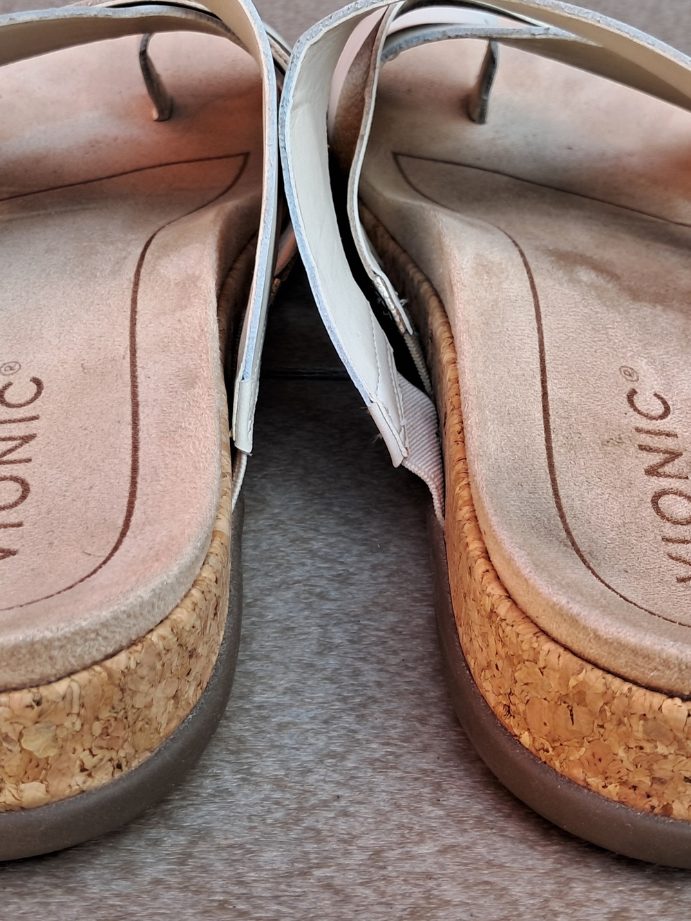 Vionic White Cream And Gold Women’s Sandals - Picture 3 of 9